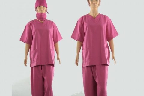 Seragam medis warna pink setelan scrub perawat lengkap dengan penutup kepala tampak depan